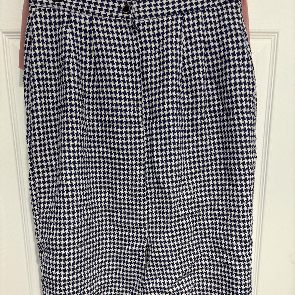 Houndstooth Knee Length Skirt